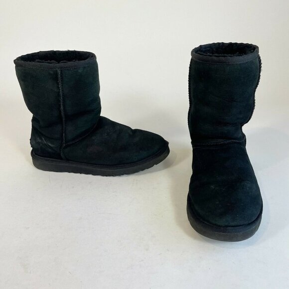 UGG Womens Classic Short Mid-Calf Snow Boot Black Size 7 Sheepskin Pull On 5825